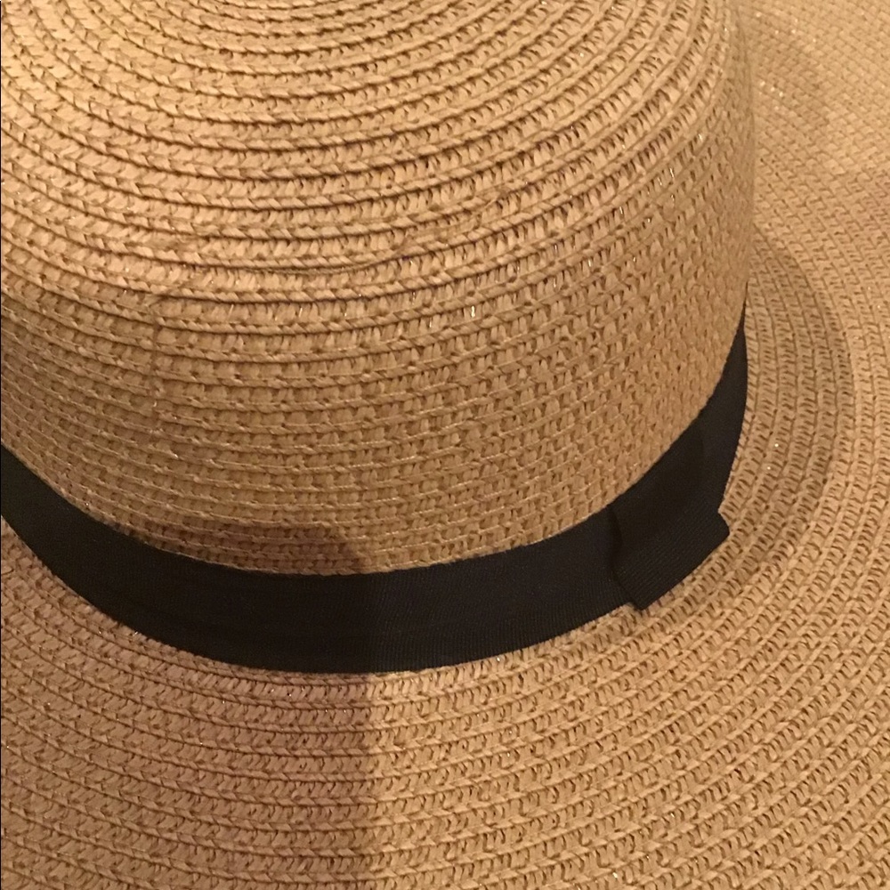 Straw beach hat - Picture 2 of 3